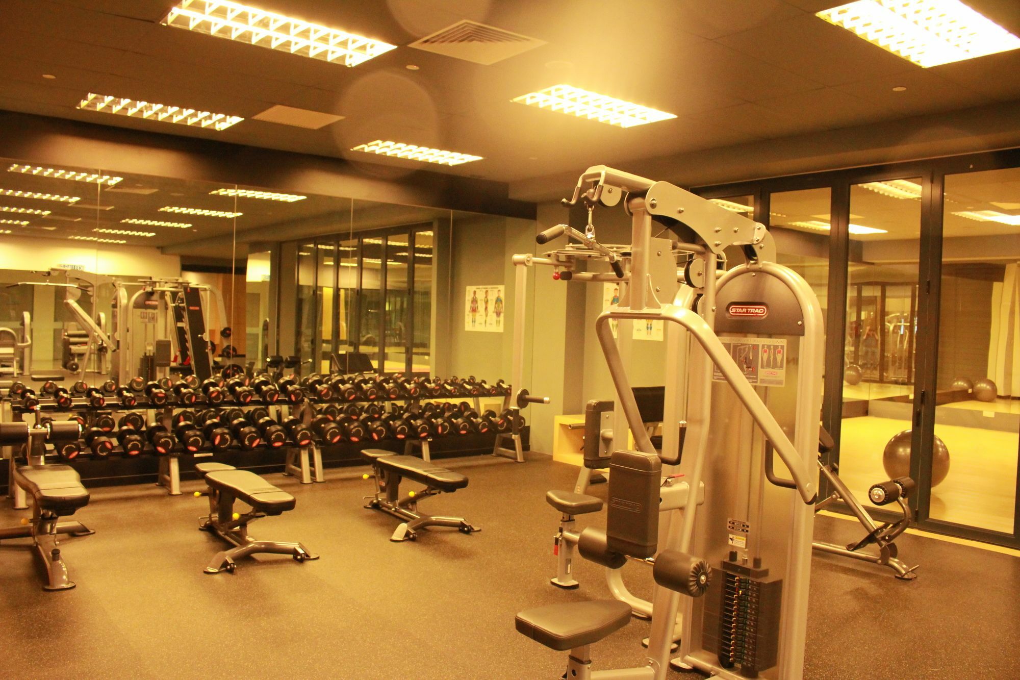 Imperial Suites Serviced Apartment Maong Bazaar Bagian luar foto